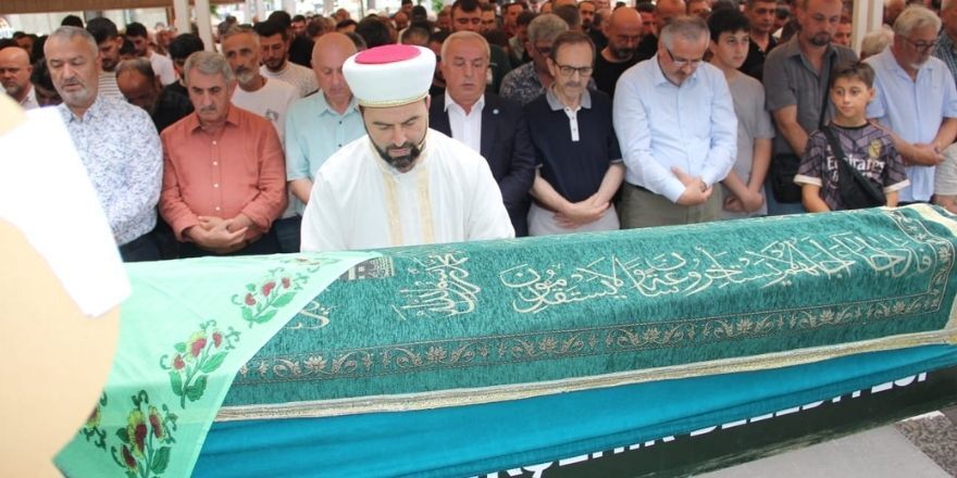 Ayşe Parlak Dualarla Son Yolculuğuna Uğurlandı (1)