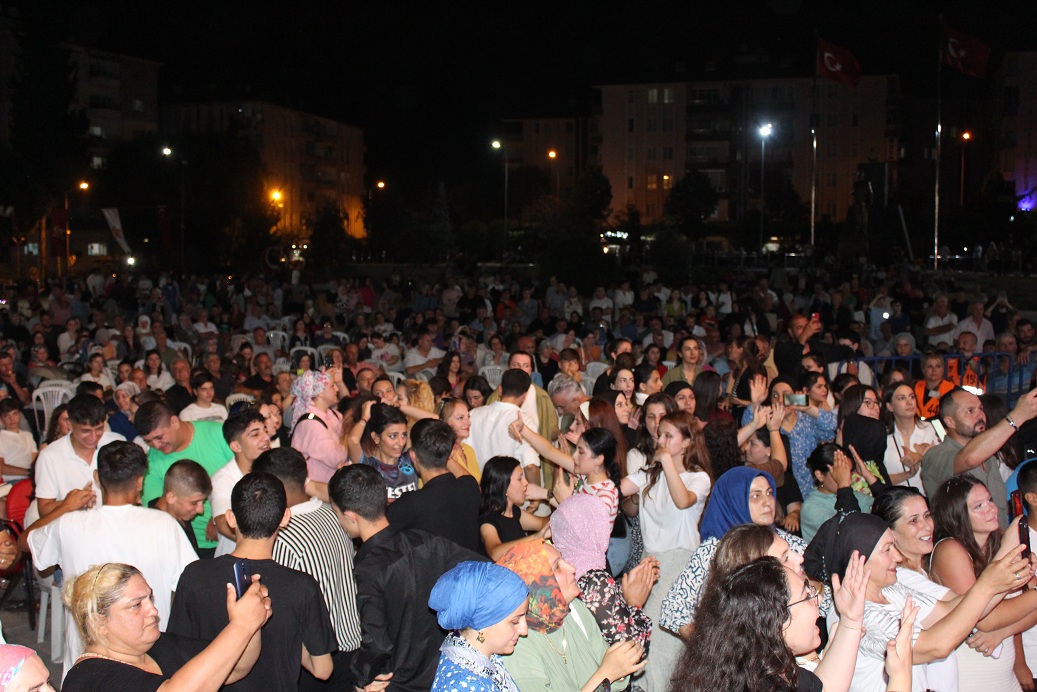 Bafra Kosder 2. Balkan Gecesi Halk Konseriyle Unutulmayacak Bir Gece Yaşattı (5)