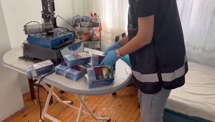 Evleri Adeta Sigara Fabrikasına Çevirmişler (3)