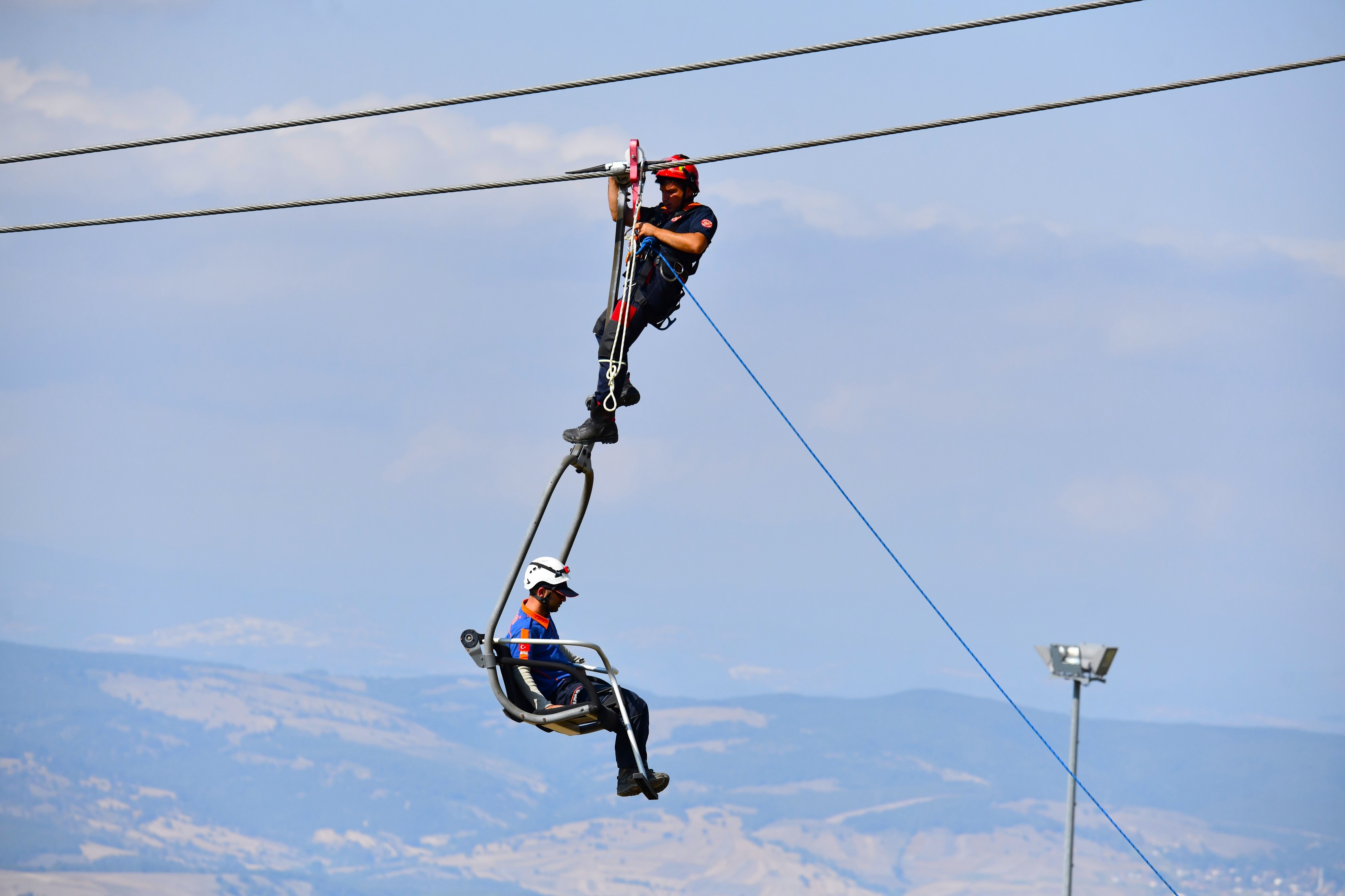 Kayak Merkezi Teleferiğinde Kurtarma Tatbikatı (1)