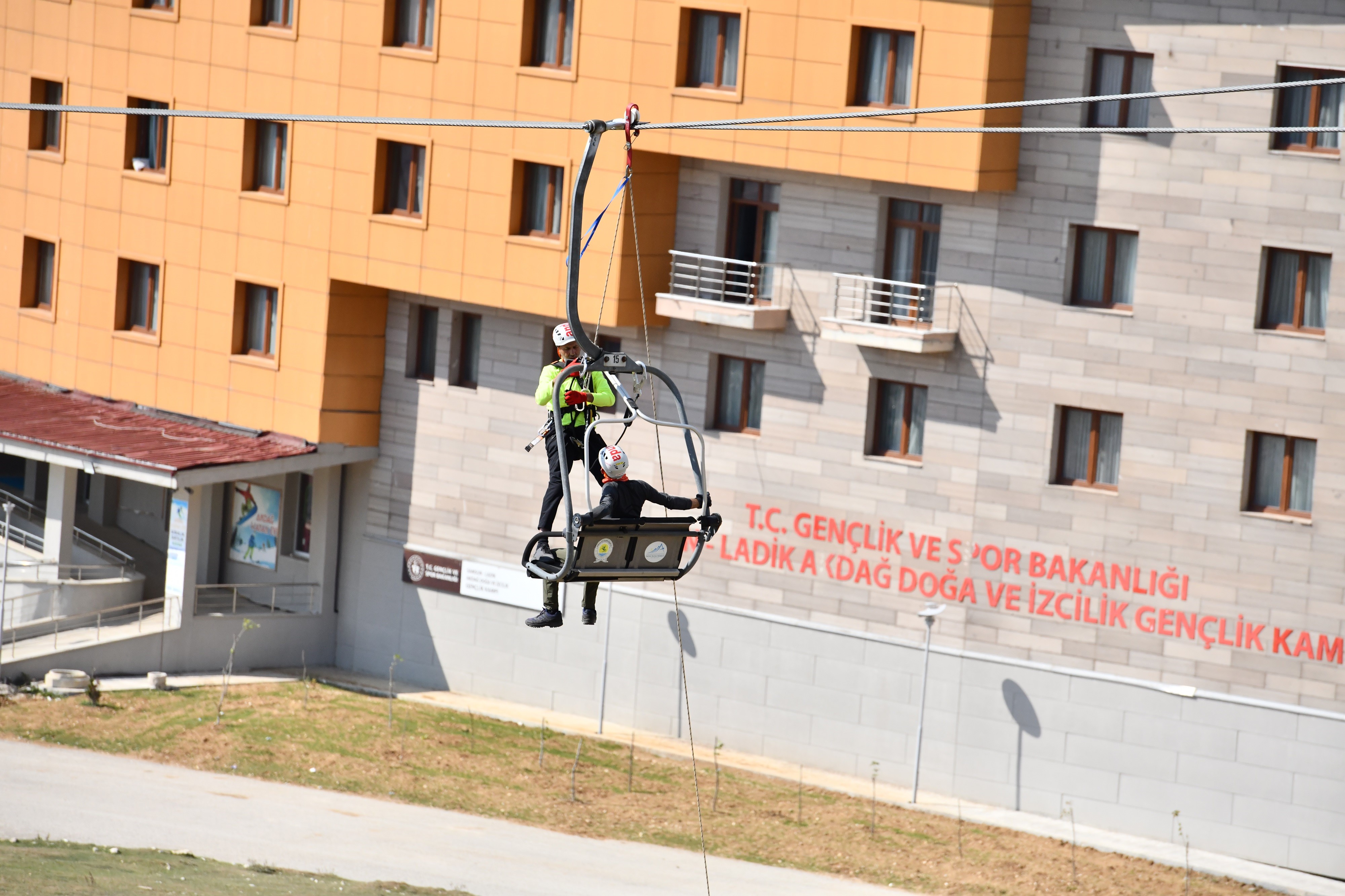 Kayak Merkezi Teleferiğinde Kurtarma Tatbikatı (2)