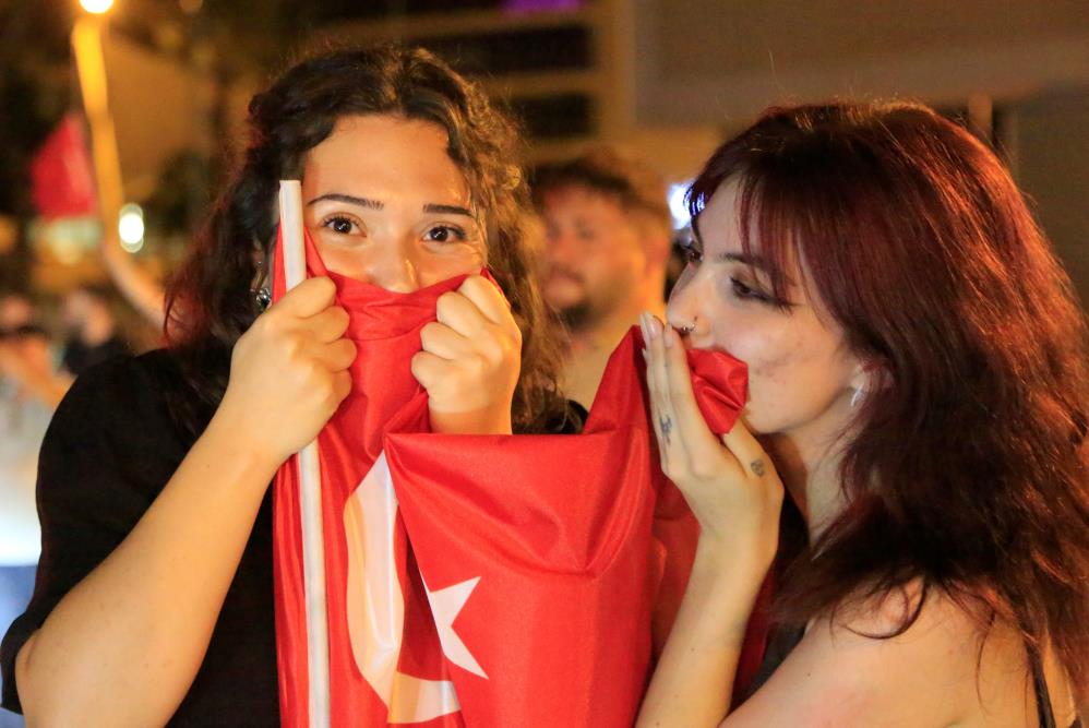 Türkiye Euro 2024'Te Çeyrek Finale Yükseldi, Taraftarlar Sokağa Döküldü (2)