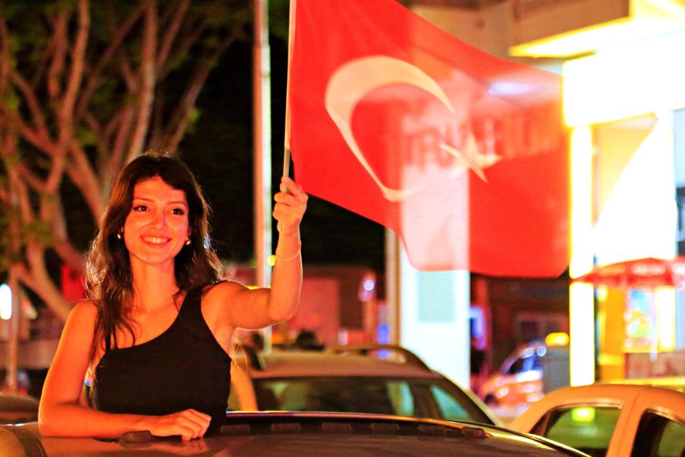 Türkiye Euro 2024'Te Çeyrek Finale Yükseldi, Taraftarlar Sokağa Döküldü (3)