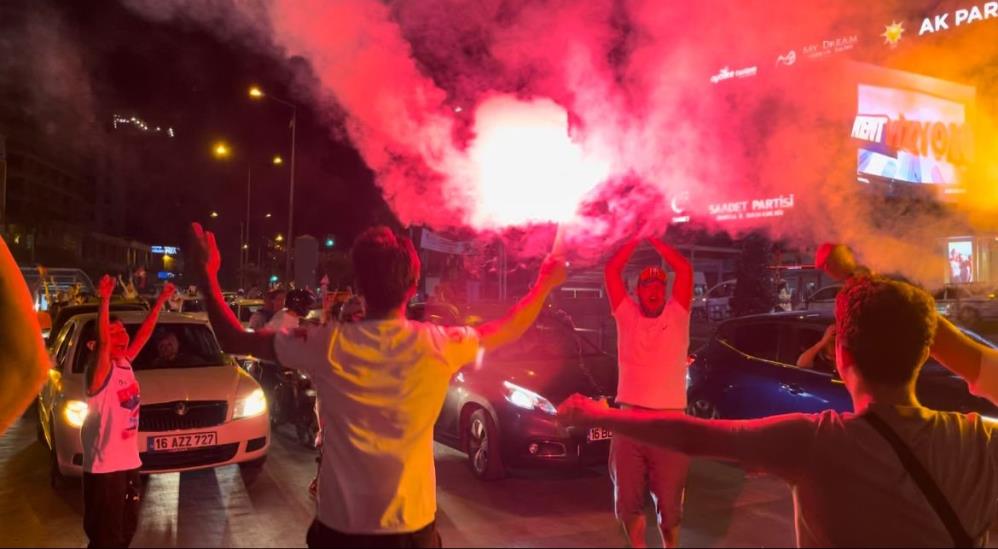 Türkiye Euro 2024'Te Çeyrek Finale Yükseldi, Taraftarlar Sokağa Döküldü (4)