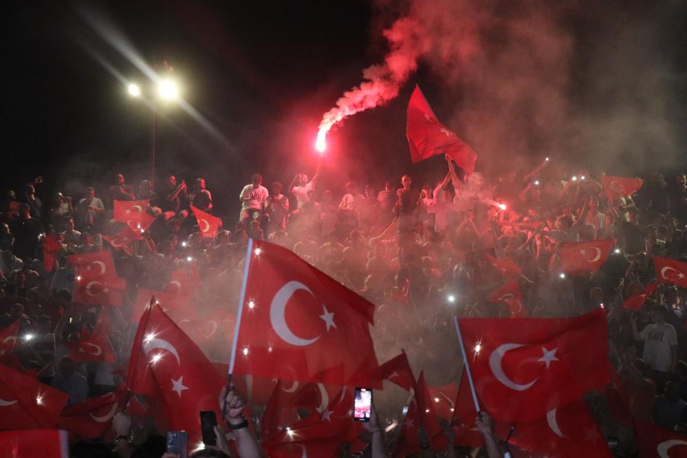 Türkiye Euro 2024'Te Çeyrek Finale Yükseldi, Taraftarlar Sokağa Döküldü (6)