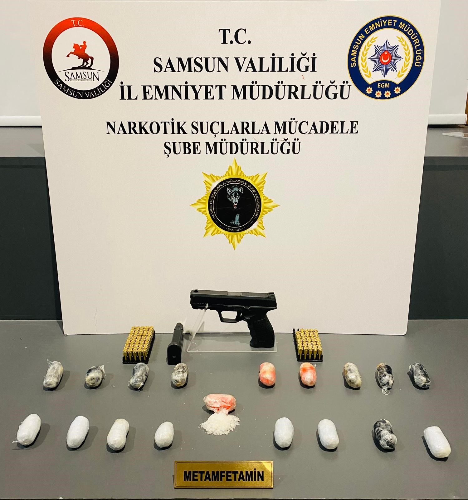 Uyuşturucu Kuryesi 2 Kişinin Mide Ve Bağırsaklarından 18 Paket Uyuşturucu Çıktı