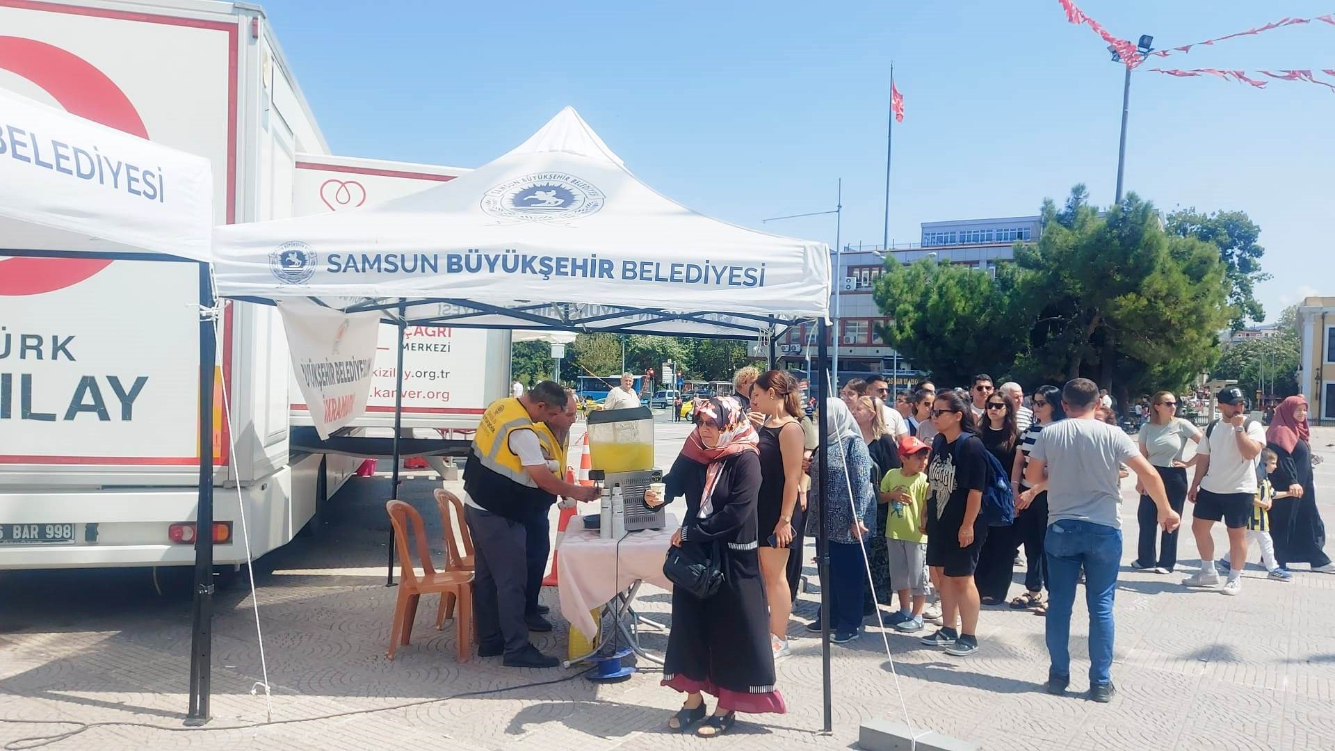 Vatandaşlara Ücretsiz Limonata Ve Su Ikramı (3)