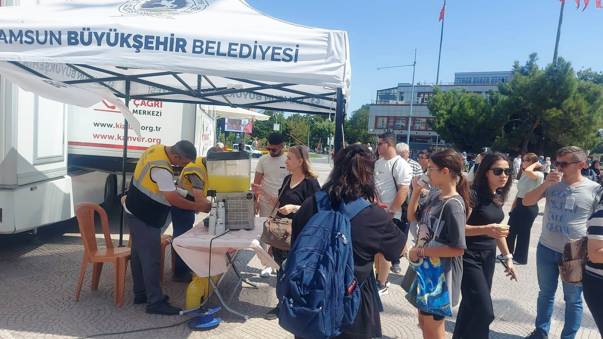 Vatandaşlara Ücretsiz Limonata Ve Su Ikramı (4)