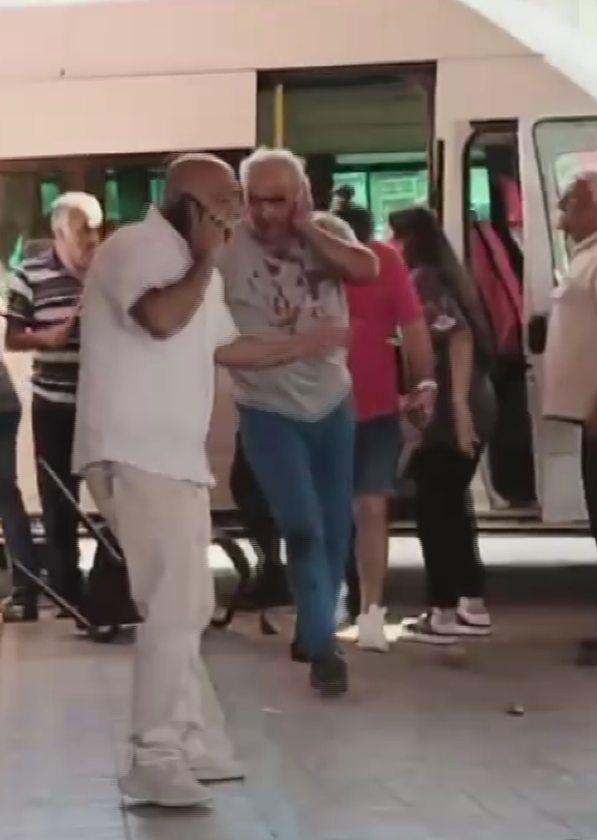 Yolcu, Minibüs Şoförünün Kulağını Isırarak Koparttı (2)