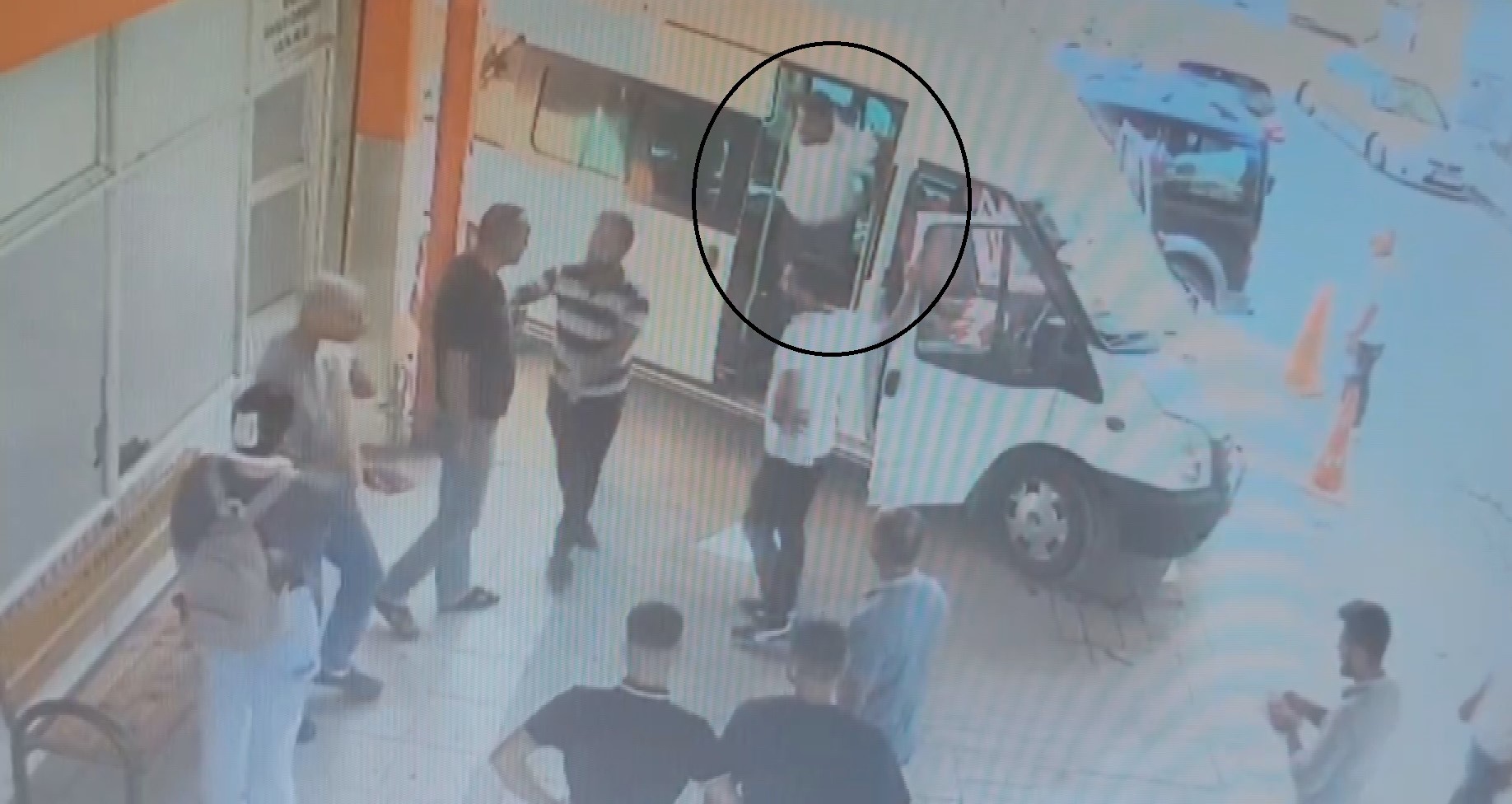 Yolcu, Minibüs Şoförünün Kulağını Isırarak Koparttı (7)