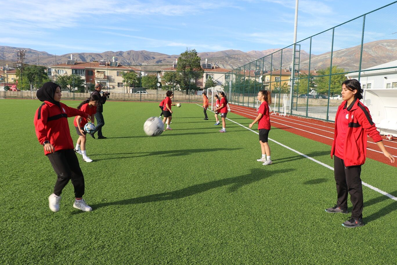 Kadın Futbolcuların Başarısı Kız Çocuklarını Futbola Yönlendiriyor (2)