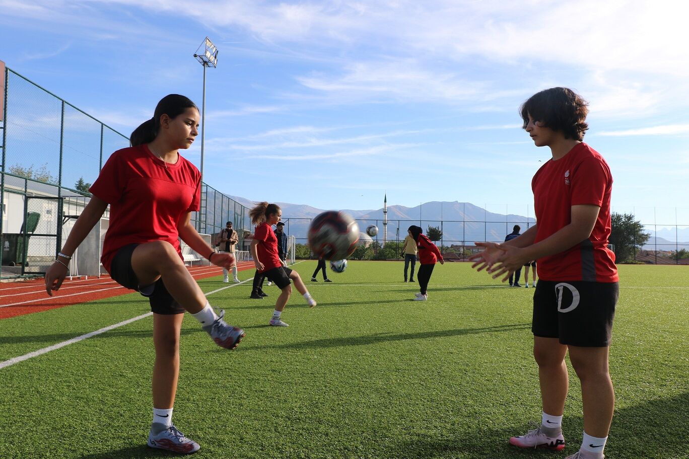 Kadın Futbolcuların Başarısı Kız Çocuklarını Futbola Yönlendiriyor (5)