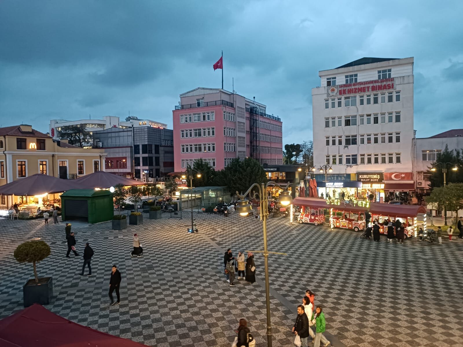 Bulvar Avm Meydanı Meydan Özelliğini Kaybetti! (3)