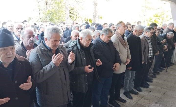 Çeti̇nkaya'da Şazi̇ye Uyanik Son Yolculuğuna Uğurlandi (4)