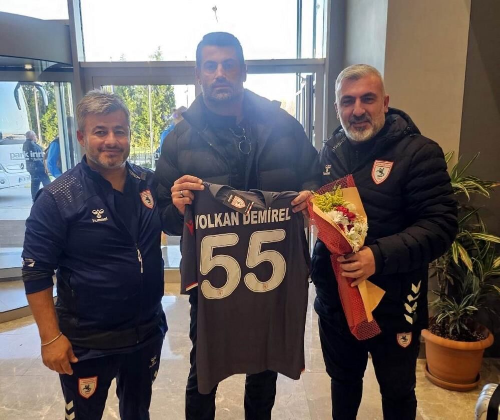 Samsunspor Taraftarlarindan Volkan Demi̇rel’e Anlamli Jest (3)