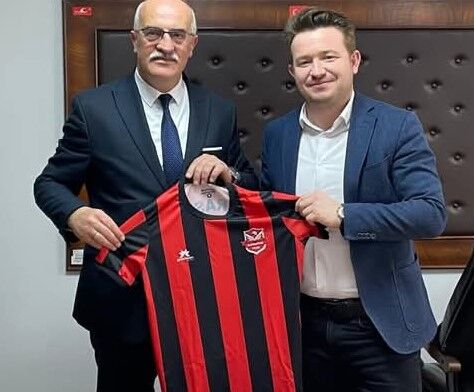 1930Bafraspor Başkani Barbaros Turna'dan Futsal Şampi̇yonlarina Zi̇yaret (1)-1