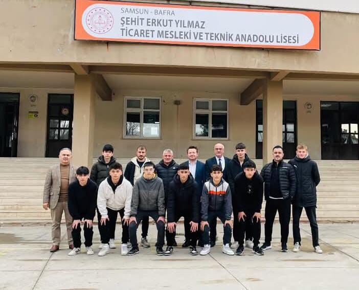1930Bafraspor Başkani Barbaros Turna'dan Futsal Şampi̇yonlarina Zi̇yaret (3)