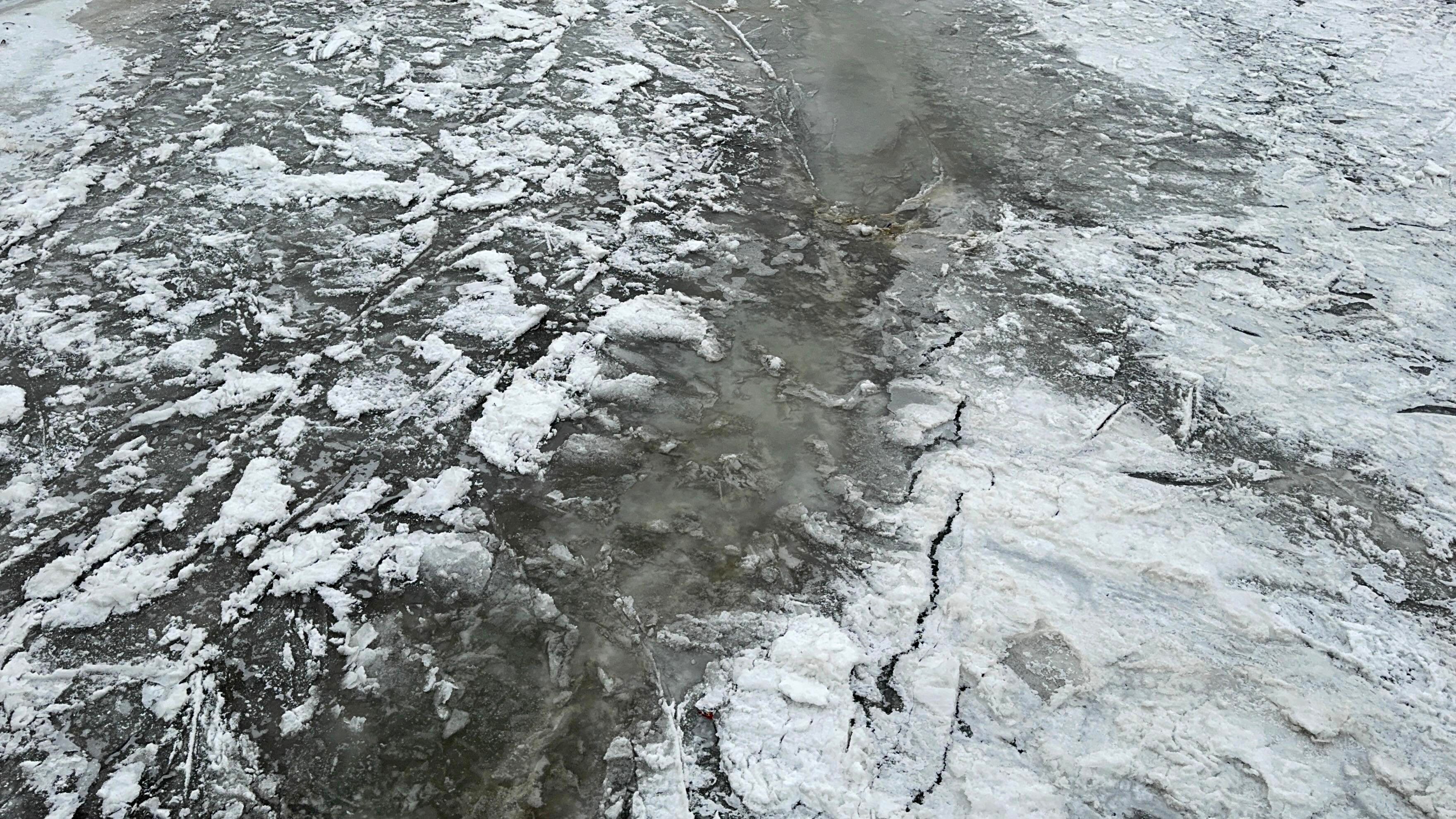 Ağrı'da Dondurucu Soğuklar Murat Nehri Dondu (4)