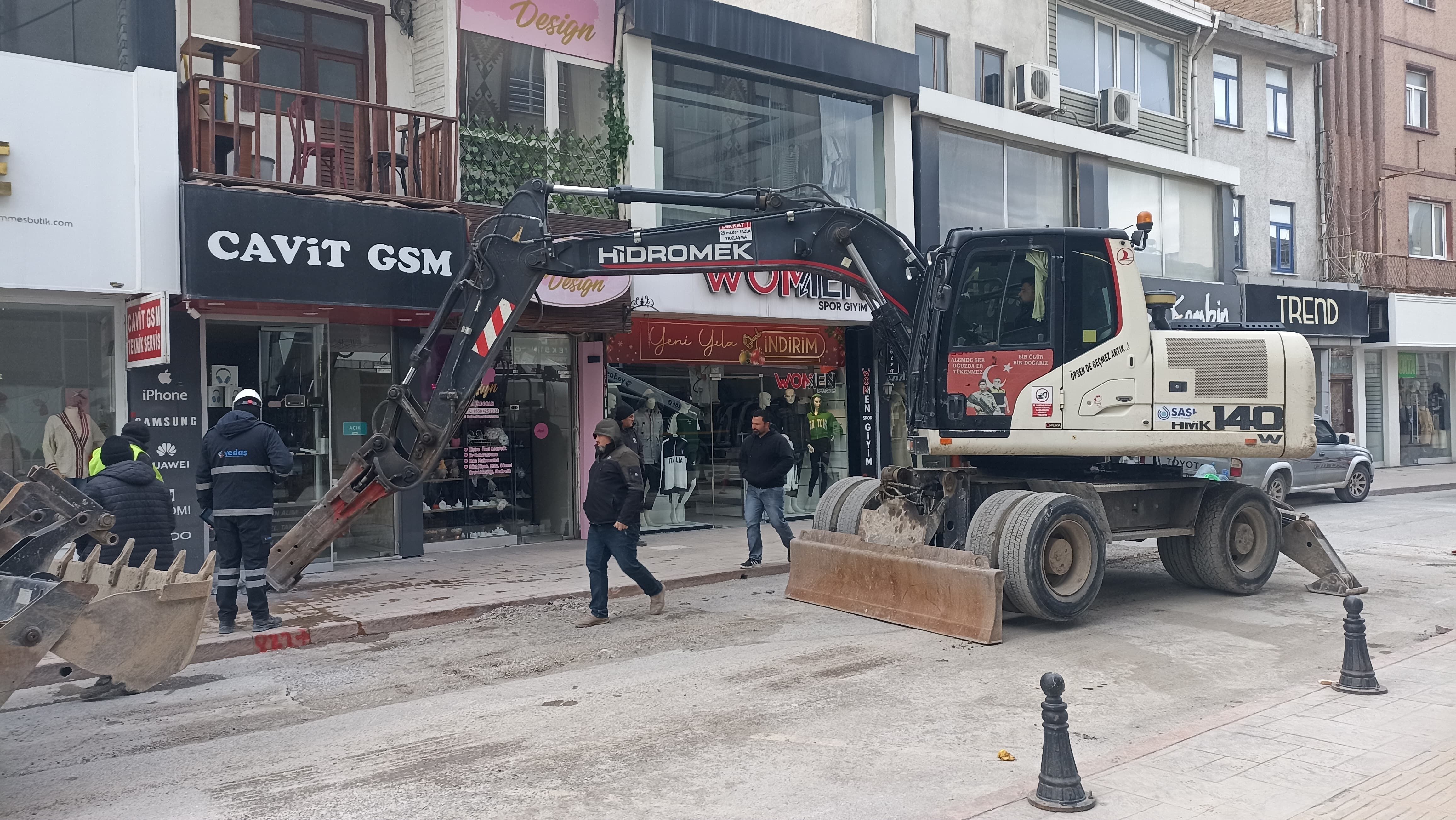 Alaçam Caddesi Trafiğe Kapalı (2)