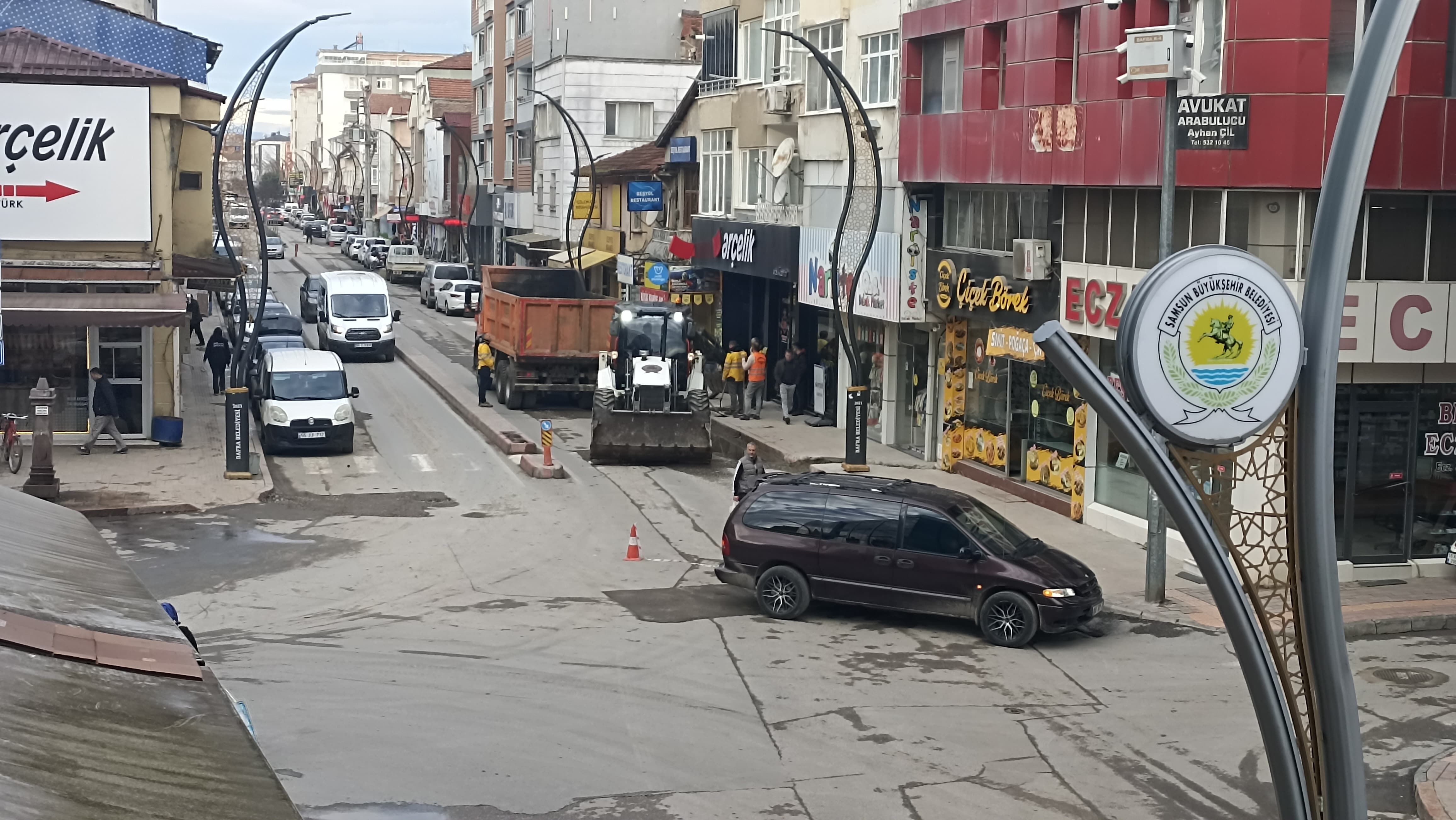 Alaçam Caddesi̇ Trafi̇ğe Kapandi Kaldirim Çalişmalari Başladi-1
