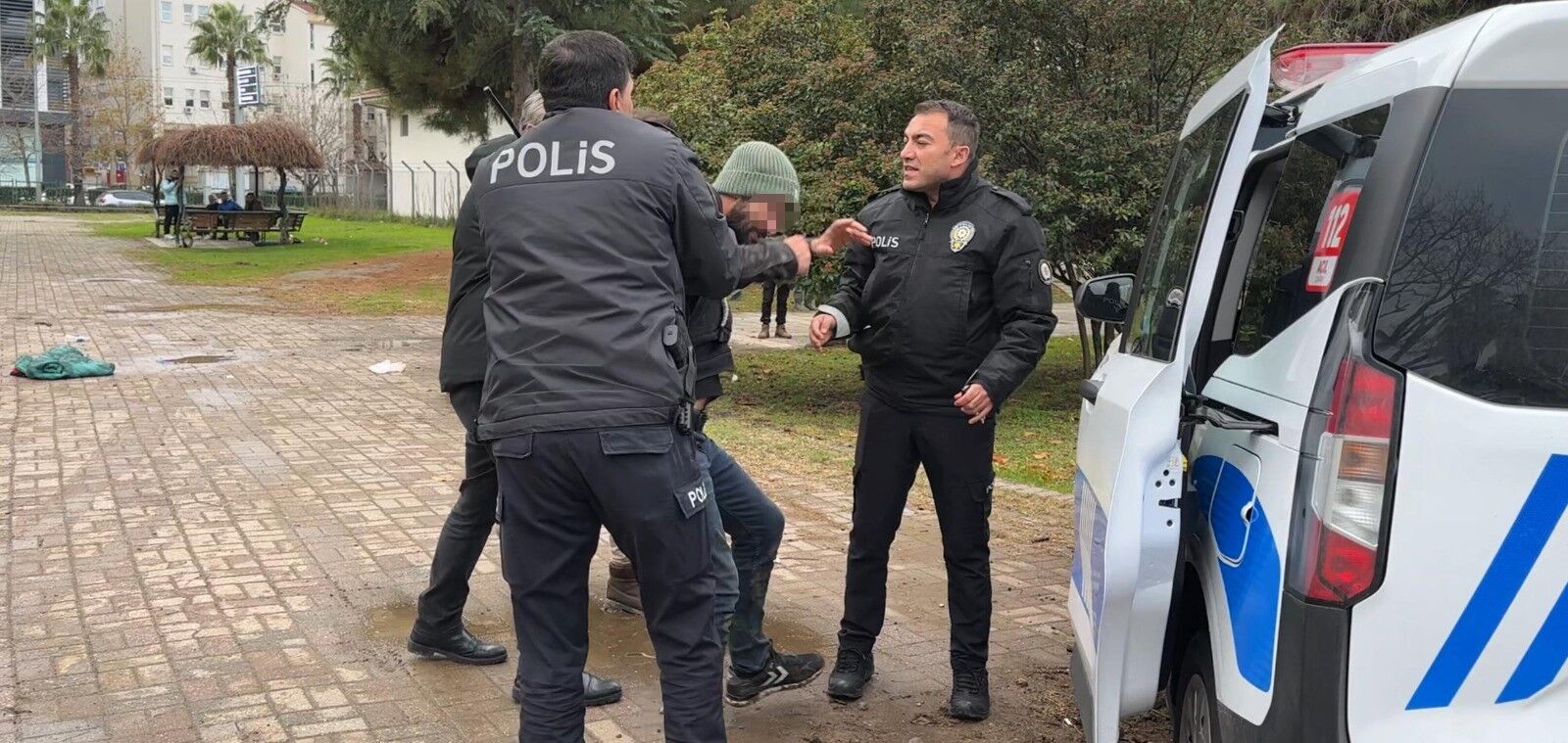 Alkol Tartışması Kanlı Bitti Samsun'da Parkta Bıçaklı Saldırı (3)