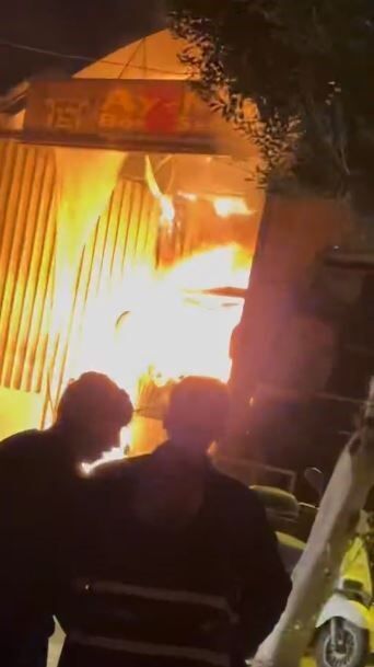 Antalya’da Araç Boyama Atölyesinde Yangın Bir Genç Hayatını Kaybetti (2)