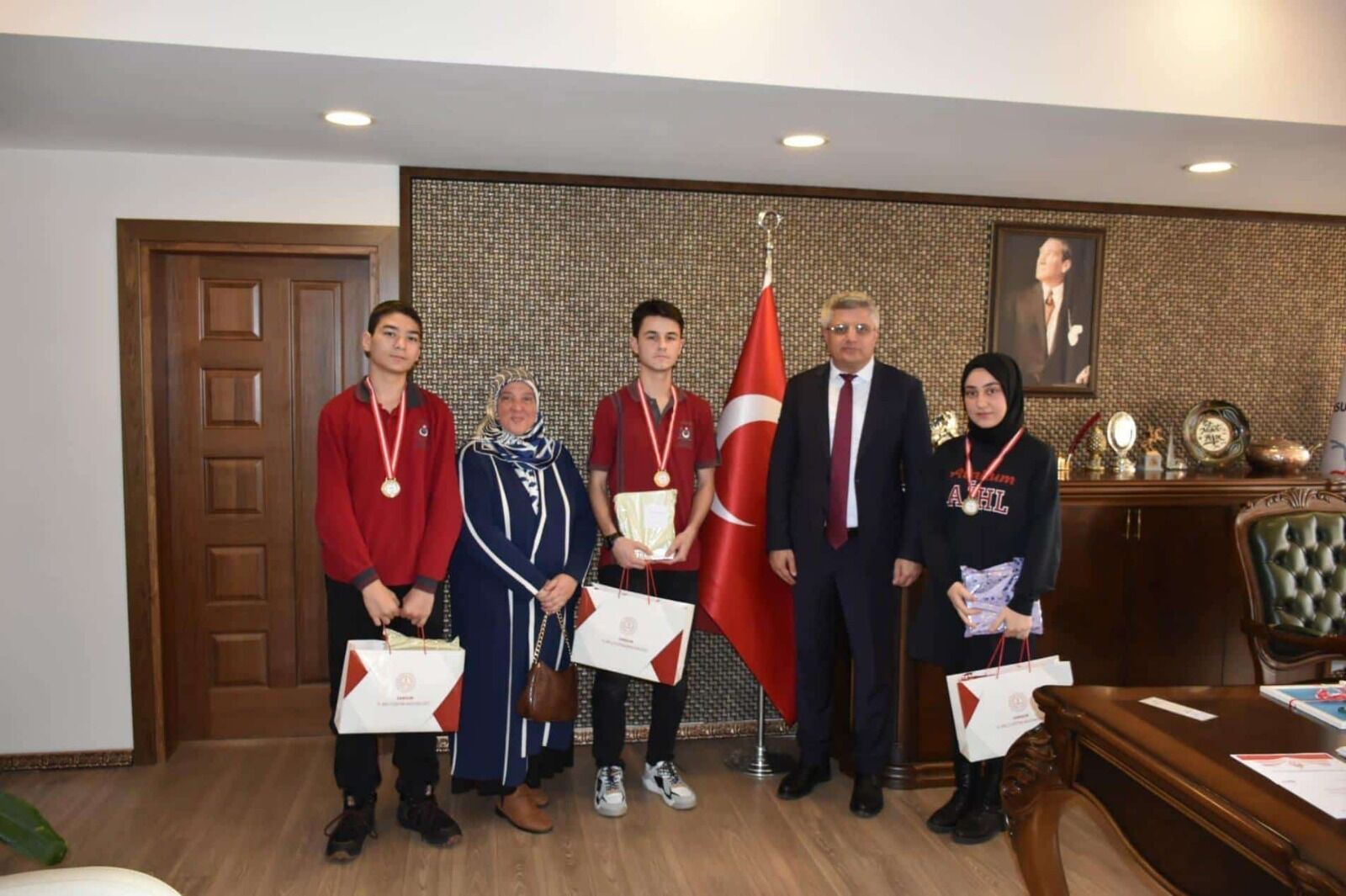 Atakum Ai̇hl’den Büyük Başarı Matematik Yarışmasında Çifte Ödül!-1
