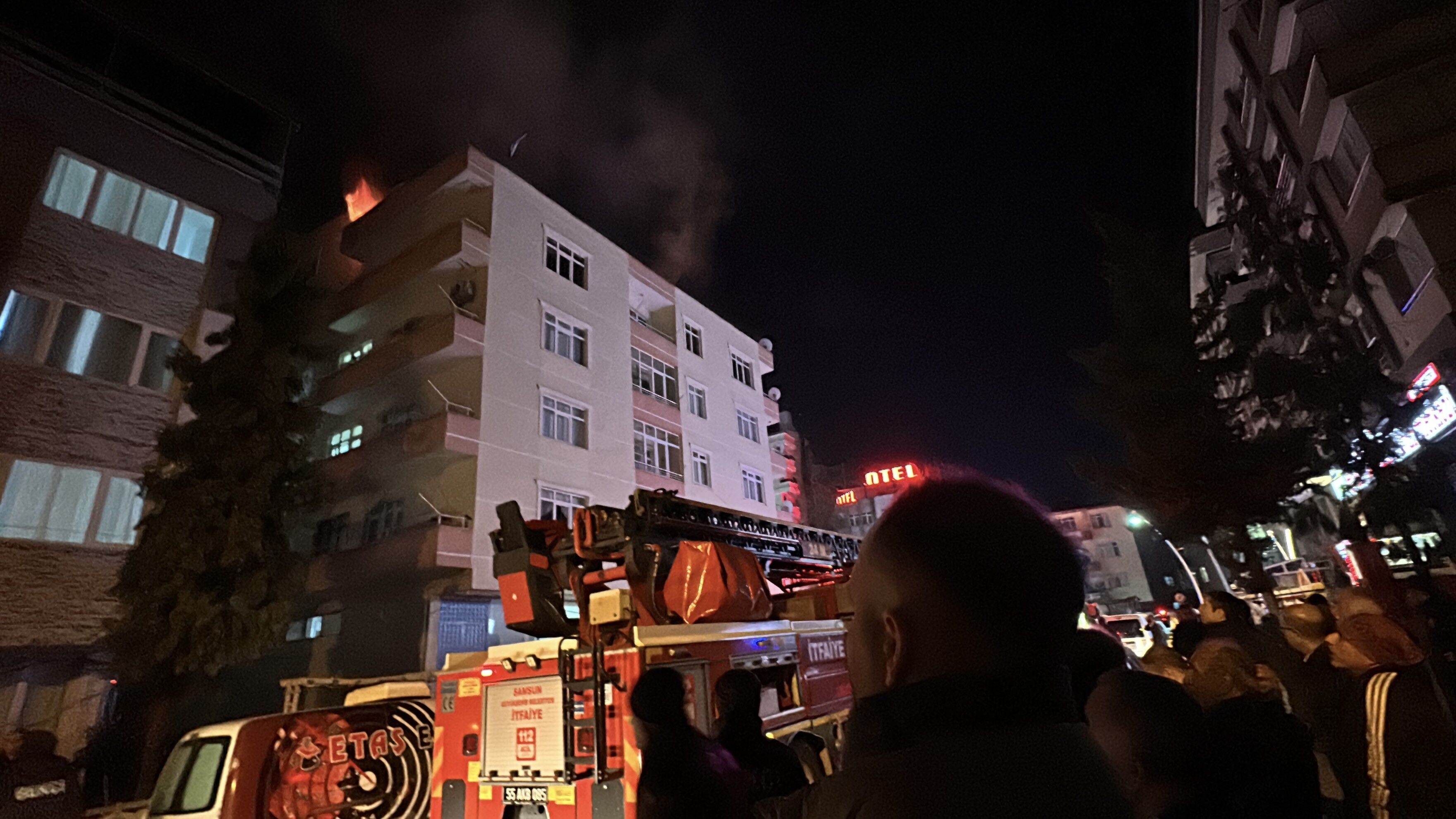 Atakum'da Korkutan Yangın Çatı Katı Alevlere Teslim Oldu (4)
