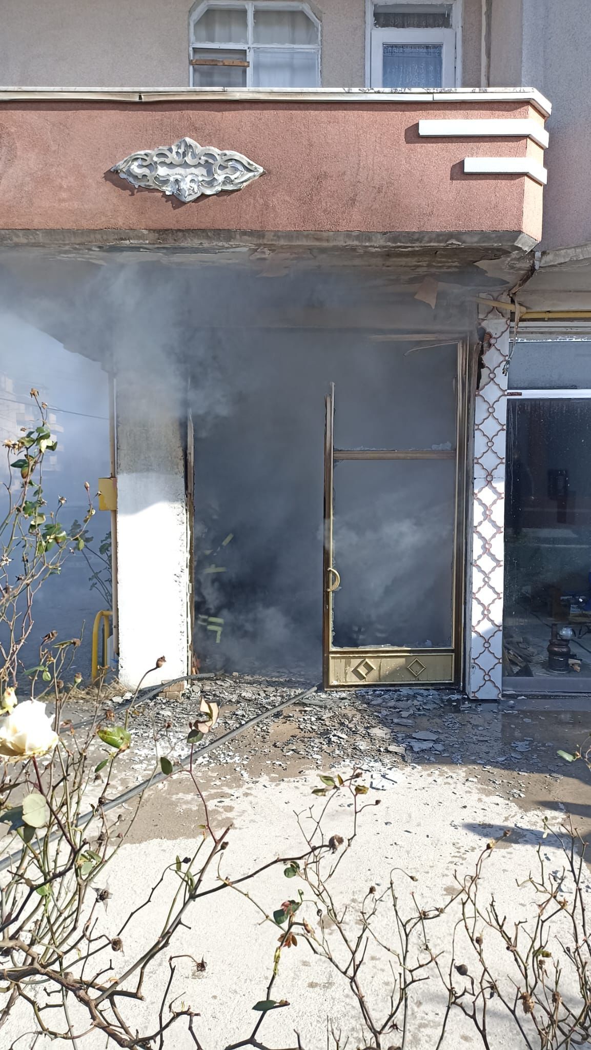 Bafra’da Garajdaki Araçta Yangın Çıktı (4)