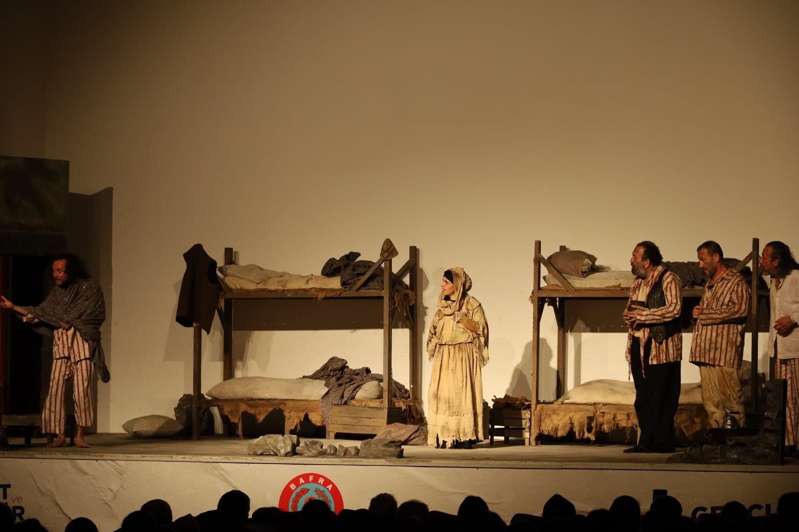 Bafra'da Sanat Rüzgarı 'Bimarhane' Oyunu Büyük Beğeni Topladı (2)