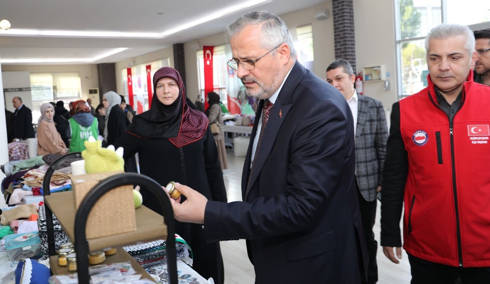 Başkan Hamit Kılıç’tan Filistin’e Destek Hayır Çarşısına Ziyaret (2)