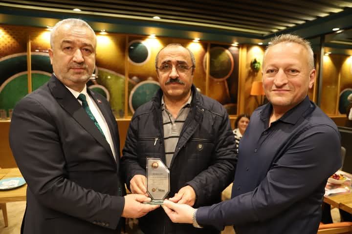 Başkan Osman Topaloğlu’ndan Emeklilere Veda Yemeği (12)