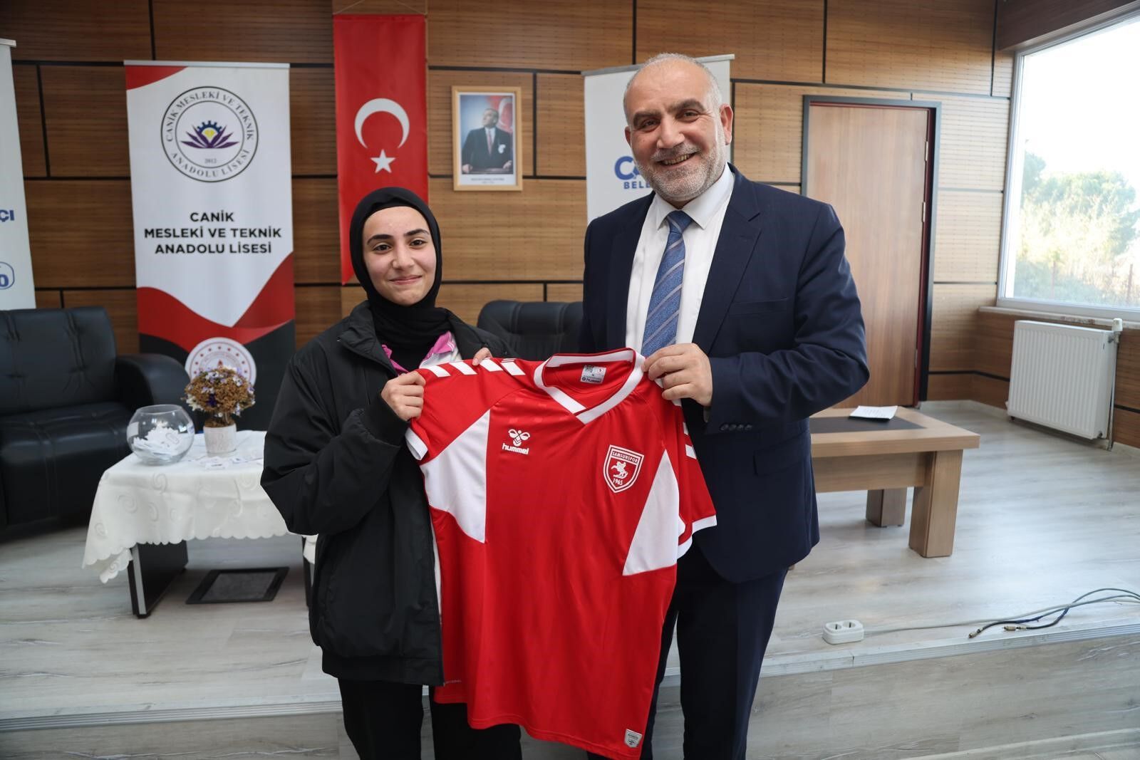 “Başkan Sandıkçı Geleceğin Güçlü Türkiye’sini Sizler İnşa Edeceksiniz!” (1)