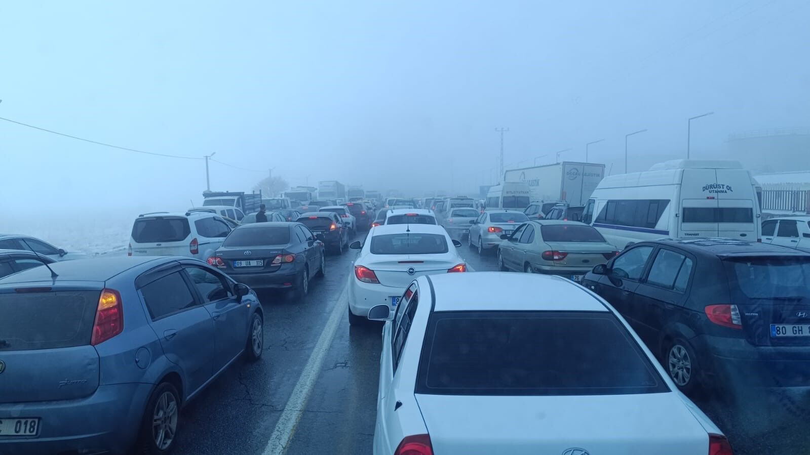 Bi̇tli̇s Tatvan Karayolunda Zi̇nci̇rleme Kaza 33 Yarali (1)