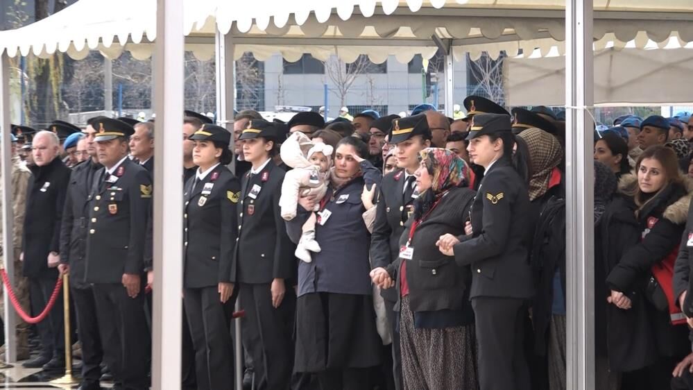 Bursa’da Şehit Olan Jandarma Uzman Çavuş Nurettin Yaşar 8 Aylık Kızı Babasına Veda Etti