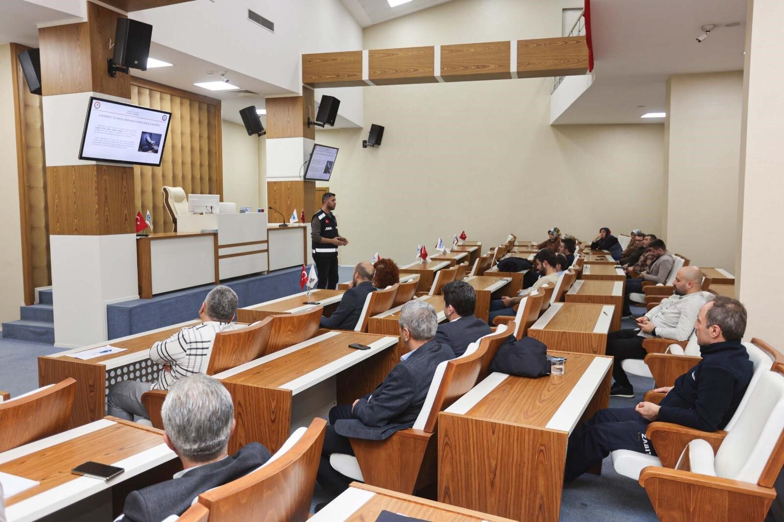 Canik Belediyesi Personeline ‘Dolandırıcılara Karşı Güvende Kalma’ Eğitimi (3)