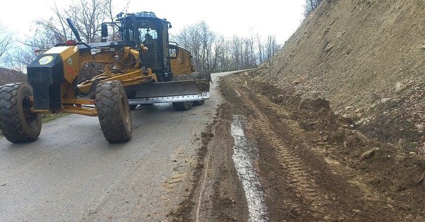 Düzce Derdin Köyü’nde Taşkınlara Karşı Kanal Temizliği Çalışmaları Sürüyor 2