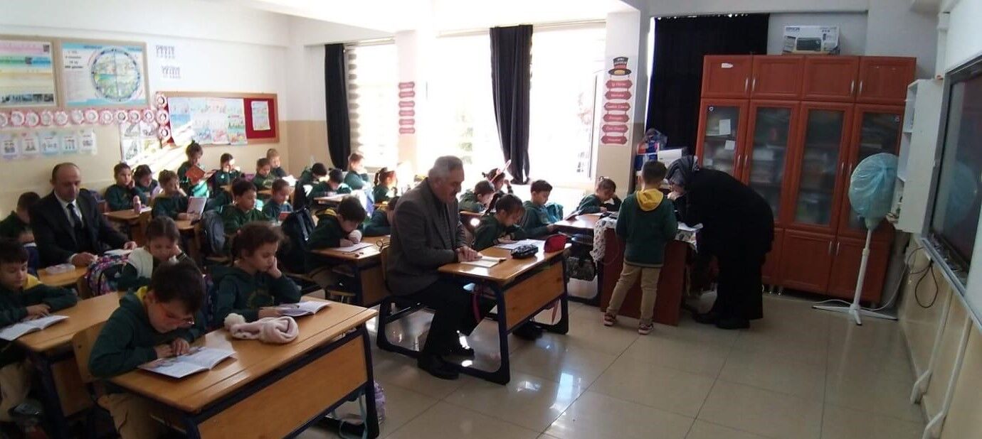 Farkımız Okumak Olsun Projesi İsmet İnönü İlkokulu’nda Başladı (4)