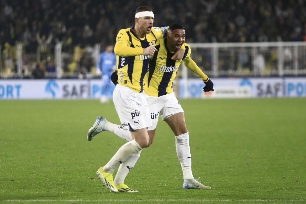 Fenerbahçe Başakşehir’i 3 1 Mağlup Etti Liderlik Yarışında Kritik Galibiyet (1)