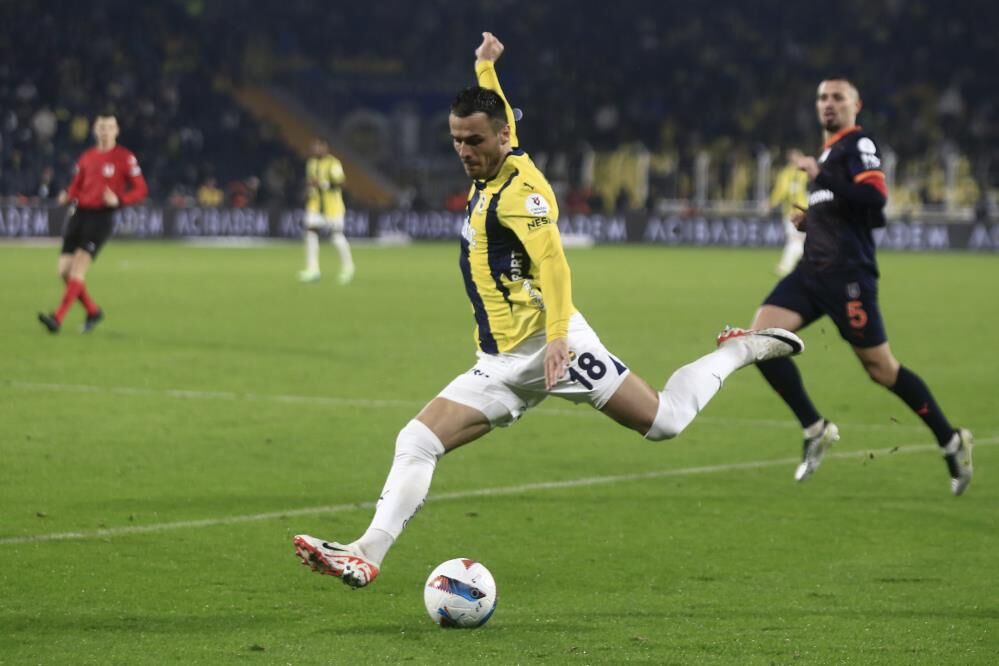 Fenerbahçe Başakşehir’i 3 1 Mağlup Etti Liderlik Yarışında Kritik Galibiyet (2)