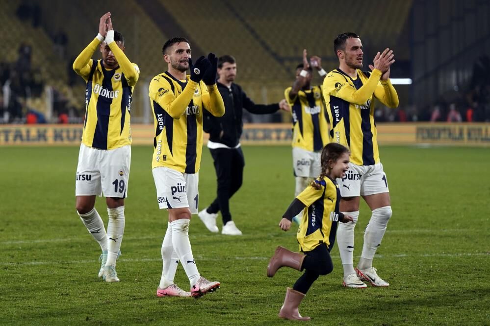 Fenerbahçe Başakşehir’i 3 1 Mağlup Etti Liderlik Yarışında Kritik Galibiyet (4)