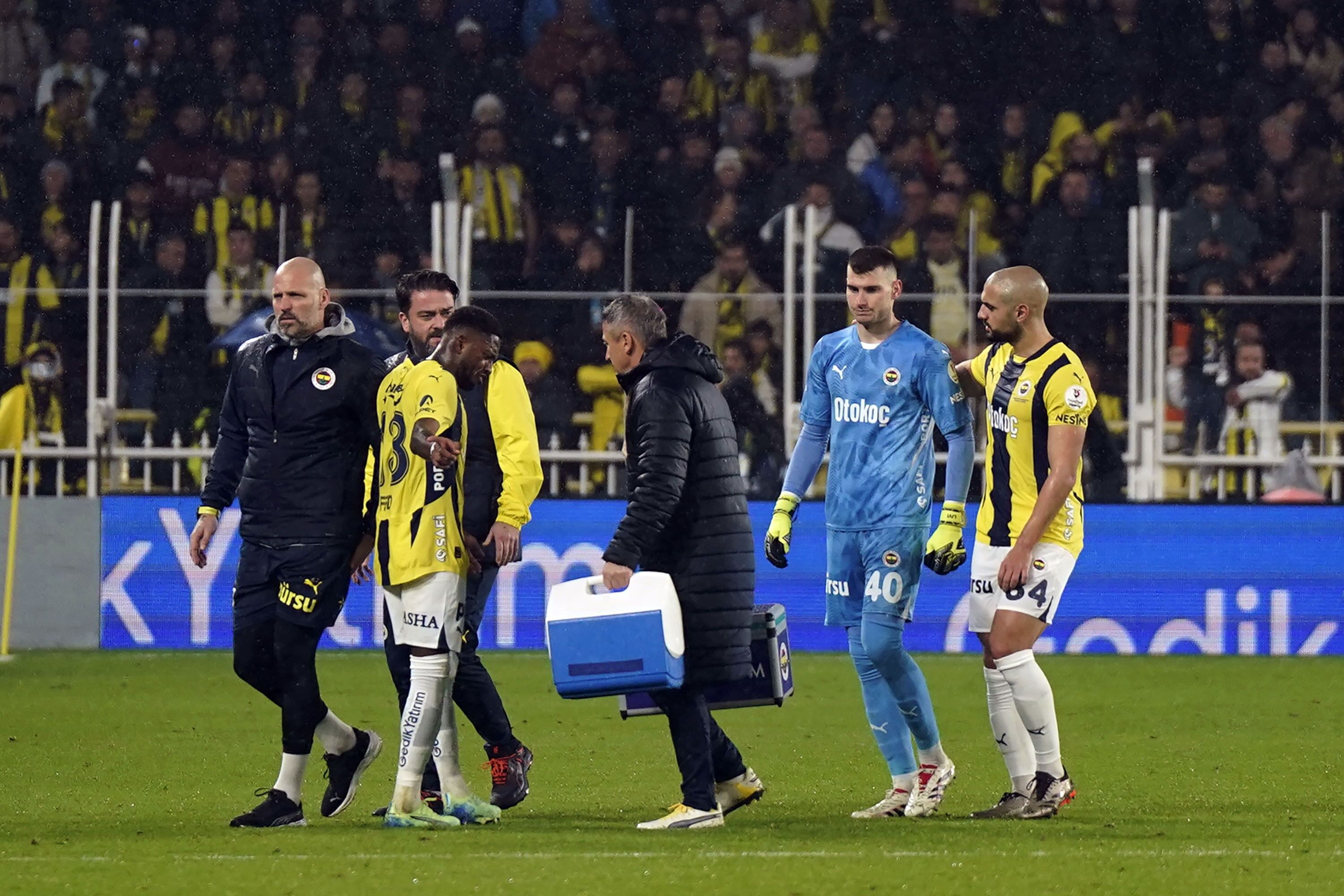 Fenerbahçe’de Üç Sakatlık Şoku Becao Sezonu Kapattı! (1)
