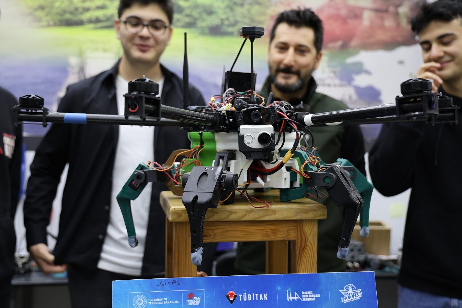 Gençlerden Devrim Örümcek Dron!