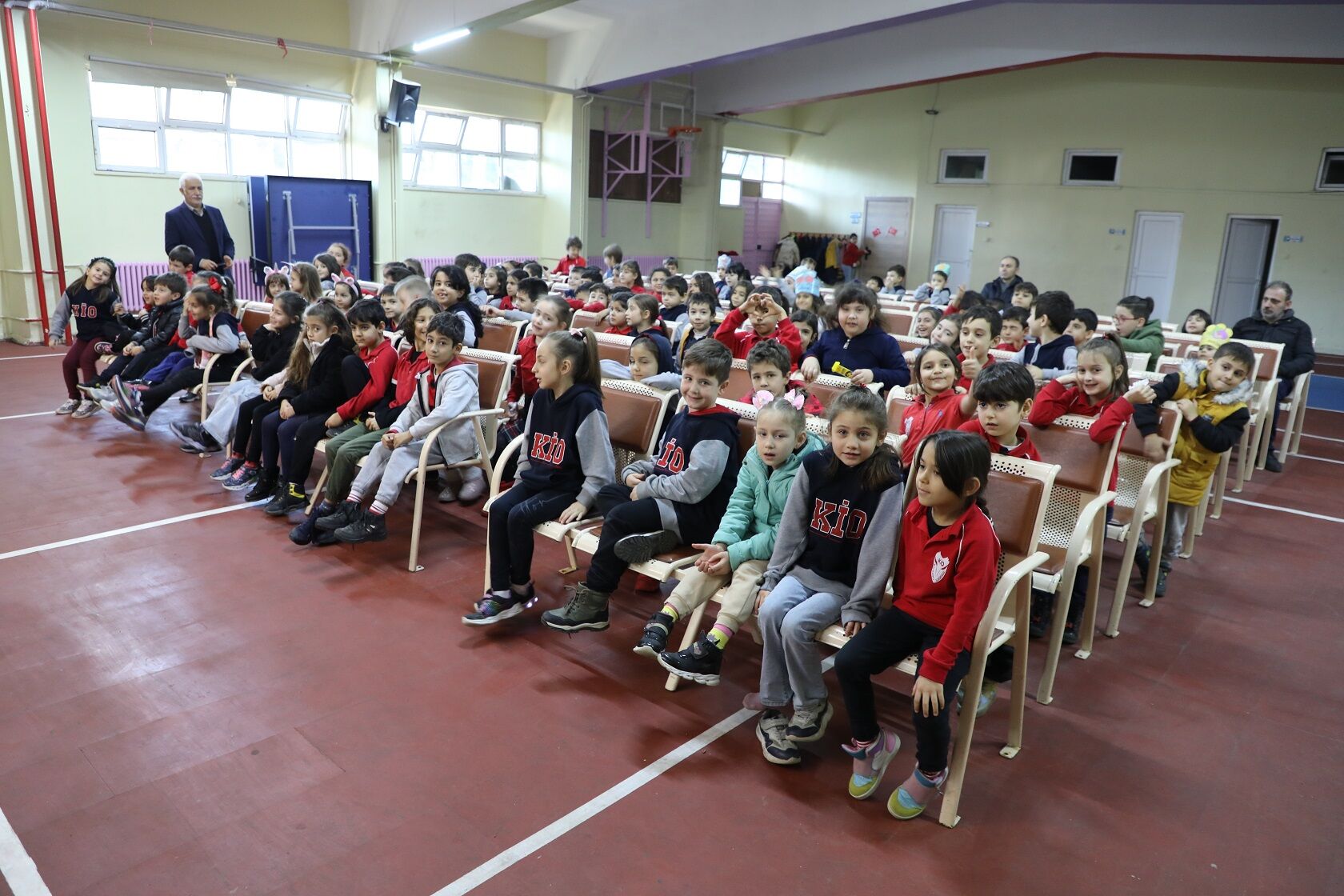 İlkadim Beledi̇yesi̇'nden Çevre Bi̇li̇nci̇ne Ti̇yatrolu Destek ‘Atik Adasi’ Sahnelendi̇ (2)