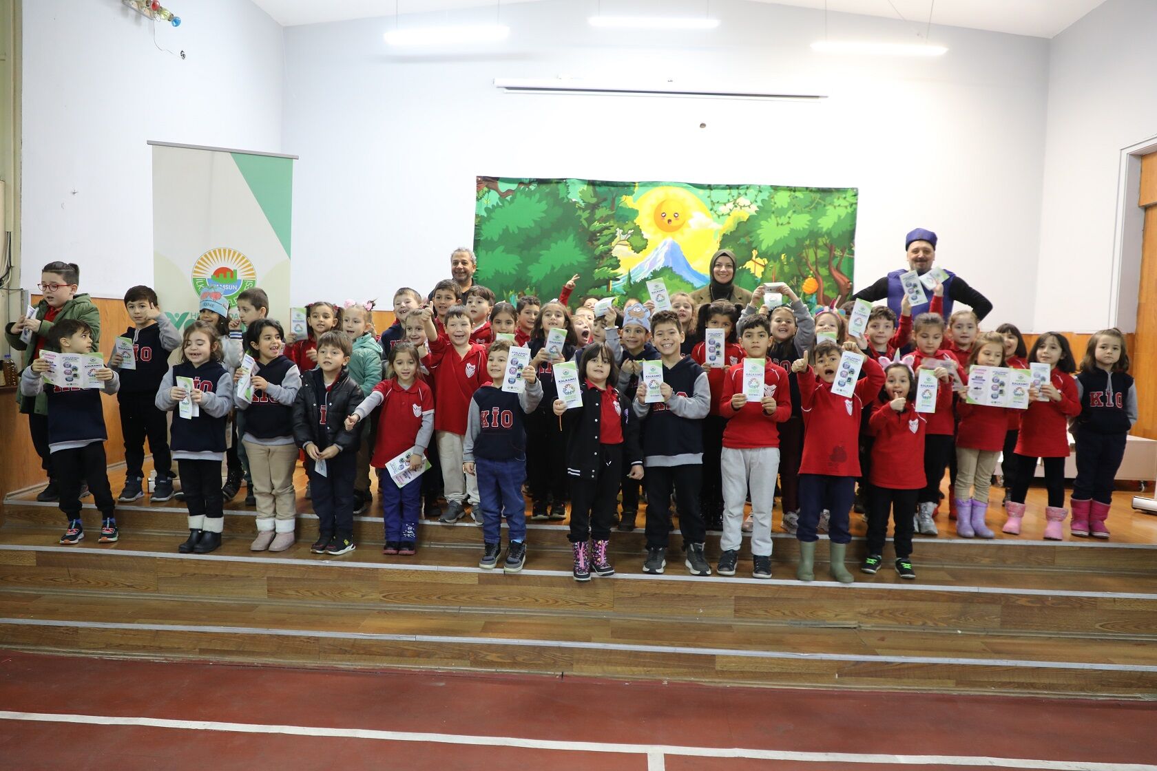 İlkadim Beledi̇yesi̇'nden Çevre Bi̇li̇nci̇ne Ti̇yatrolu Destek ‘Atik Adasi’ Sahnelendi̇ (4)