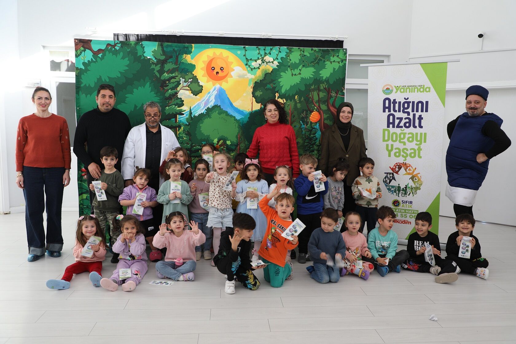 İlkadim Beledi̇yesi̇'nden Çevre Bi̇li̇nci̇ne Ti̇yatrolu Destek ‘Atik Adasi’ Sahnelendi̇ (7)