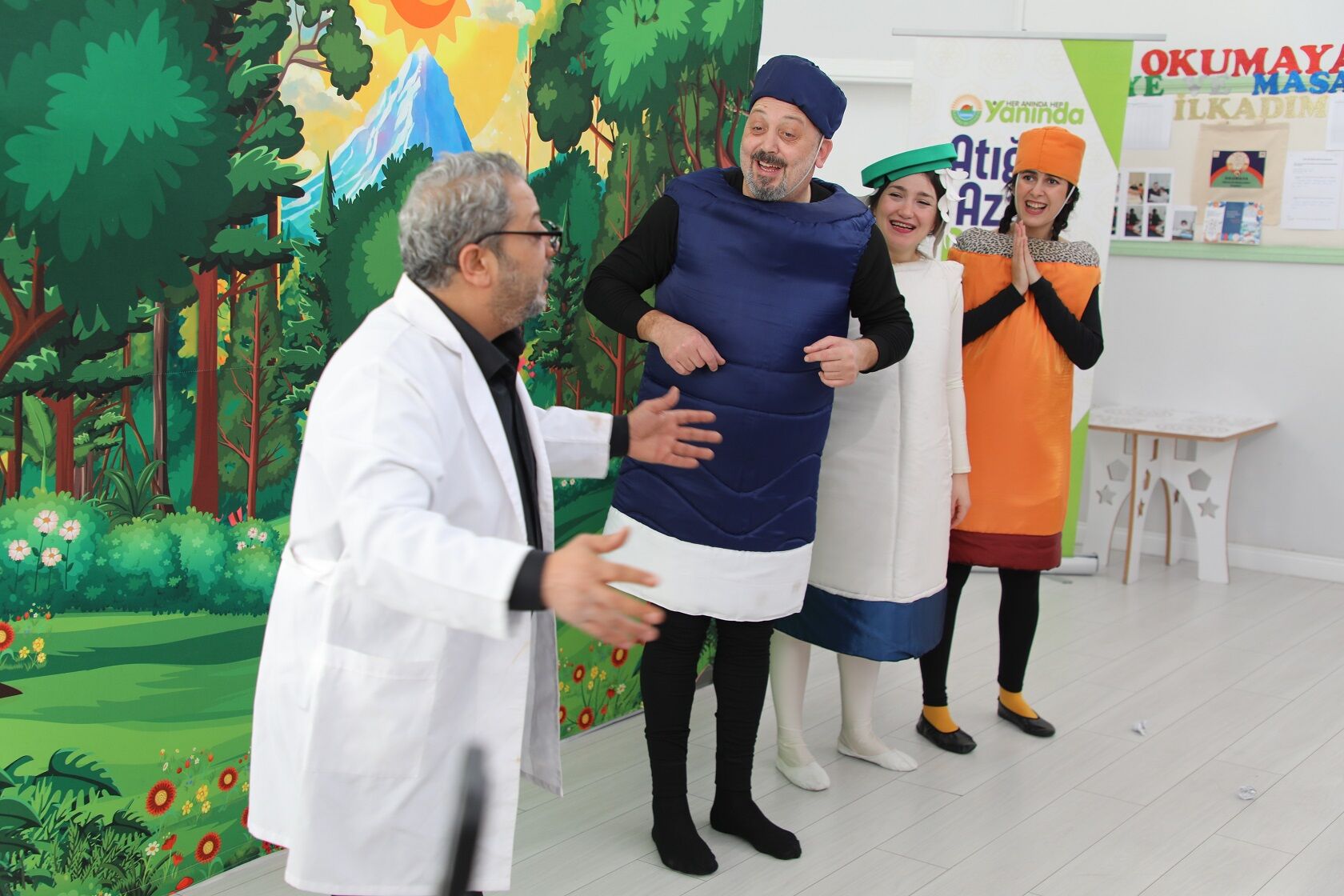 İlkadim Beledi̇yesi̇'nden Çevre Bi̇li̇nci̇ne Ti̇yatrolu Destek ‘Atik Adasi’ Sahnelendi̇ (8)