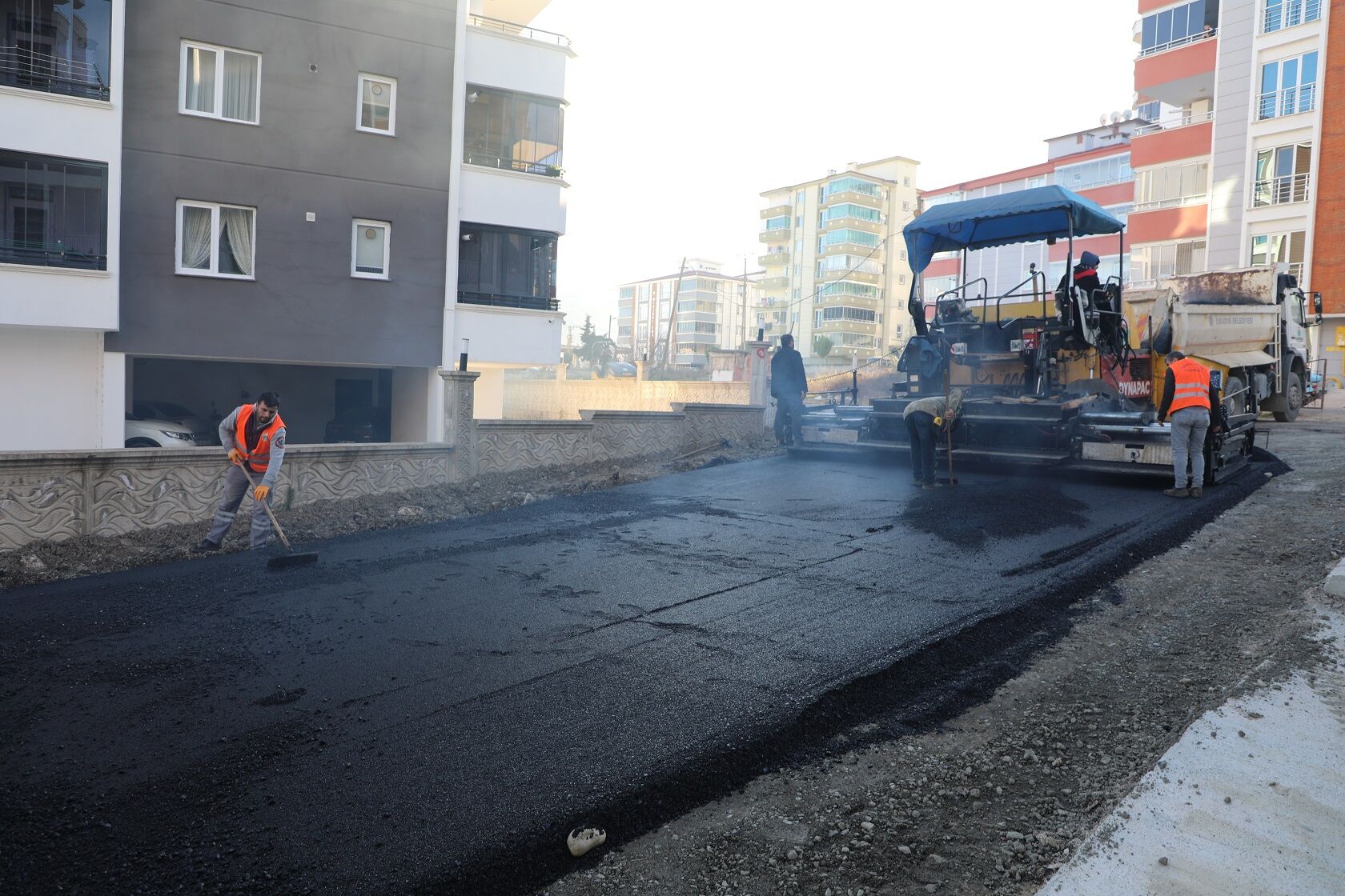 İlkadım’da Asfaltlama Seferberliği Yollar Daha Güvenli Hale Geliyor (3)