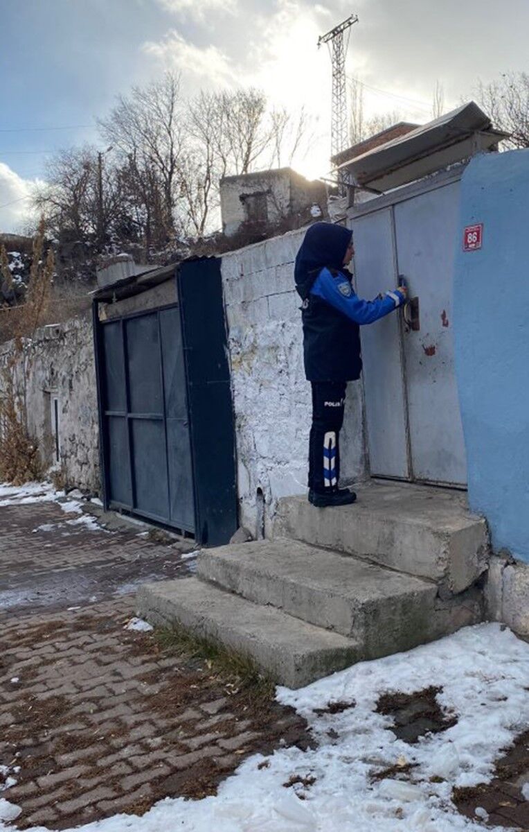 Kars’ta Polis Karbonmonoksit Zehirlenmelerine Karşı Broşür Dağıtarak Uyardı 2