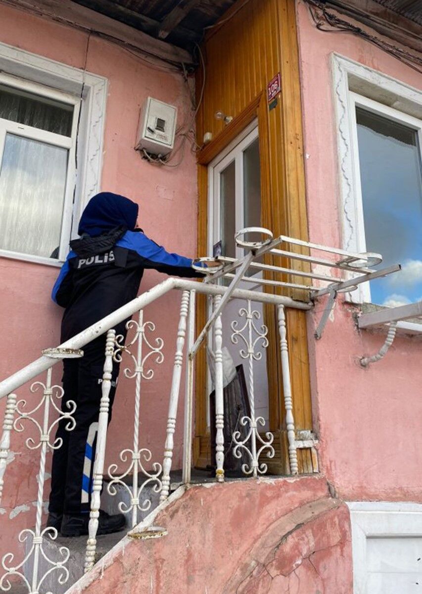 Kars’ta Polis Karbonmonoksit Zehirlenmelerine Karşı Broşür Dağıtarak Uyardı 3